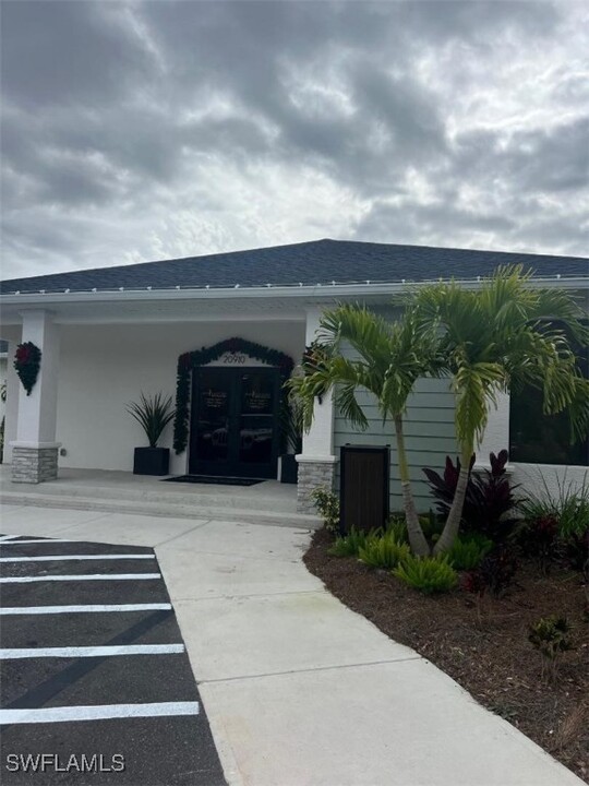 18461 Copperhead Dr in Lehigh Acres, FL - Foto de edificio