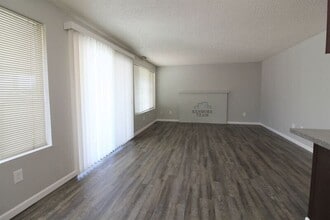 3 S Edison St in Kennewick, WA - Building Photo - Building Photo