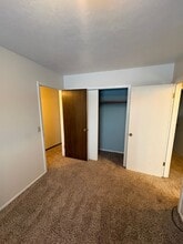 8 Westfield Cir in Minot, ND - Building Photo - Building Photo