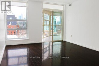 701 King St W in Toronto, ON - Building Photo - Building Photo