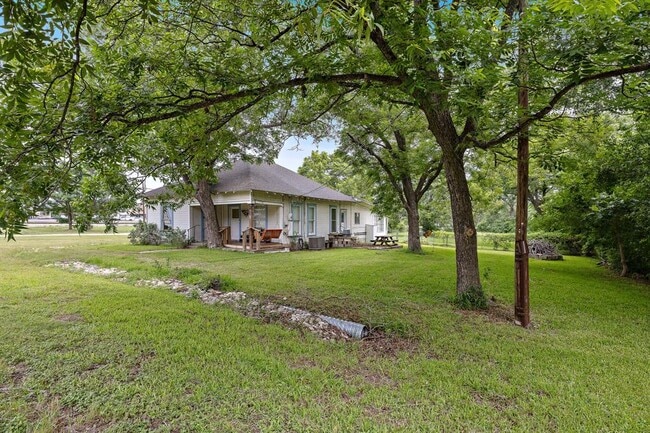 property at 103 E Willis St