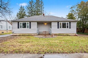 6 W Wyllys Ct in Midland, MI - Building Photo