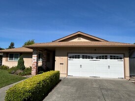 6517 Stone Bridge Rd in Santa Rosa, CA - Building Photo
