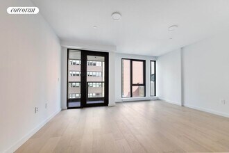 300 W 30th St in New York, NY - Building Photo - Building Photo
