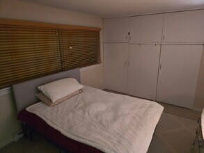 18 Bridge St, Unit 1B in Sag Harbor, NY - Foto de edificio - Building Photo