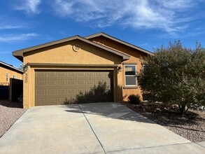 320 Zuni River Cir SW in Los Lunas, NM - Building Photo - Building Photo