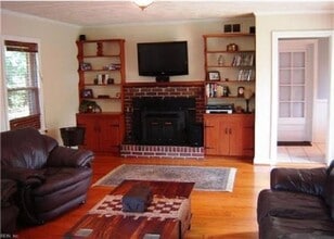 4632 Curtiss Dr in Virginia Beach, VA - Foto de edificio - Building Photo