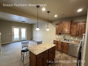 3711 Summer Heights Dr in South Jordan, UT - Foto de edificio - Building Photo
