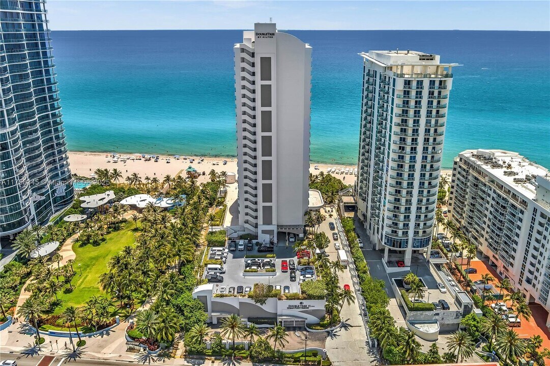 17375 Collins Ave in Sunny Isles Beach, FL - Building Photo