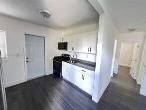 5306 NW 18th Ave in Miami, FL - Building Photo - Building Photo