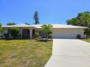 492 E Shade Dr in Venice, FL - Building Photo - Building Photo