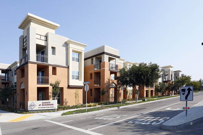 Sonata Apartments in Oxnard, CA - Building Photo - Building Photo