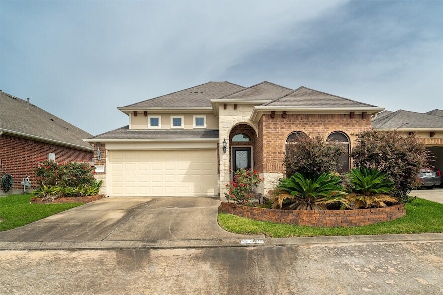 4009 Firenze Dr in Friendswood, TX - Building Photo