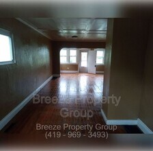 2145 Dorr St in Toledo, OH - Building Photo - Building Photo