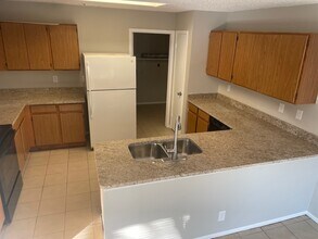 802 Meadow Dale in Converse, TX - Building Photo - Building Photo