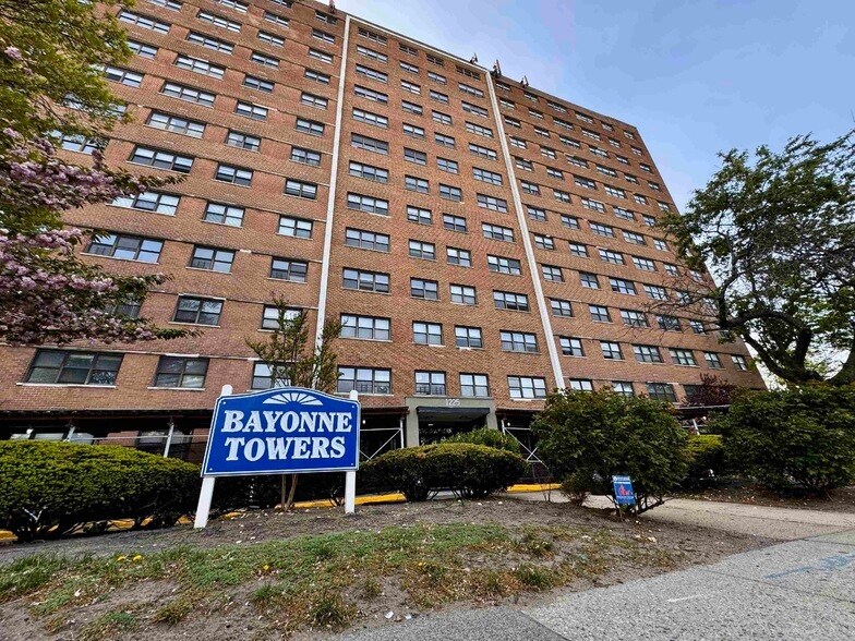 1225 John F. Kennedy Blvd in Bayonne, NJ - Building Photo