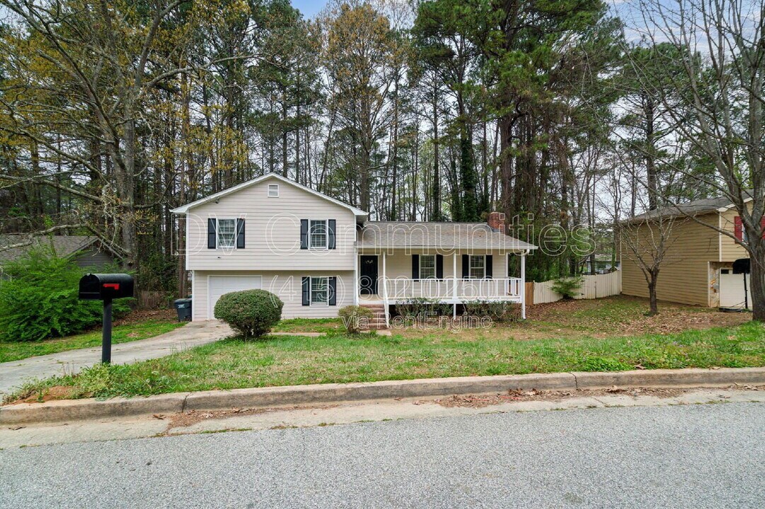 1605 Sugar Plum Dr SW in Conyers, GA - Building Photo