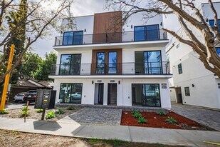 11814 Gilmore St in Los Angeles, CA - Building Photo