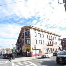 975 McLean Ave-Unit -2-R,2-S,3-R,3-S in Yonkers, NY - Foto de edificio - Building Photo