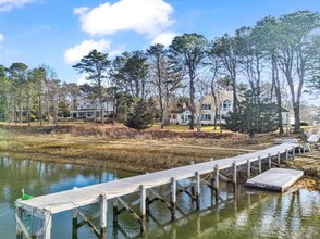 8 Duckwood Ln in Hampton Bays, NY - Building Photo - Building Photo