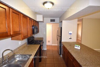 8233 W Indianola Ave in Phoenix, AZ - Foto de edificio - Building Photo