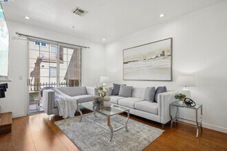 385 Montecito Way in Milpitas, CA - Foto de edificio - Building Photo
