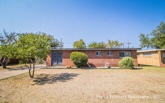 2710 68th St in Lubbock, TX - Building Photo