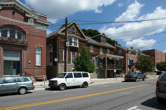 18-20 W Main St in Hancock, MD - Building Photo - Building Photo