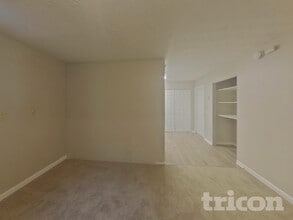 5942 Dan Dr in Ellenwood, GA - Foto de edificio - Building Photo