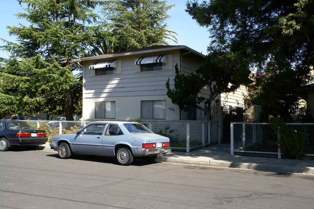 1591 Regent St in Redwood City, CA - Building Photo