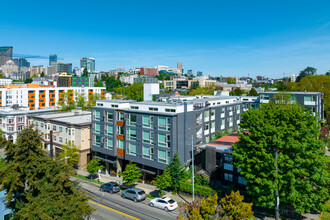 Sorento Flats in Seattle, WA - Foto de edificio - Building Photo