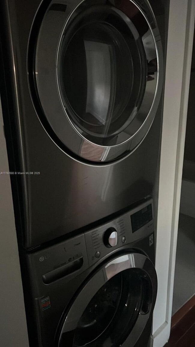 7025 Rue Granville in Miami Beach, FL - Building Photo - Building Photo