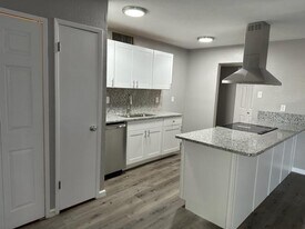 5204 Hendrix Dr in The Colony, TX - Building Photo