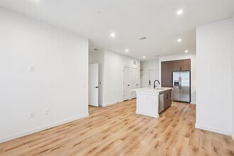 2016 S Ervay St in Dallas, TX - Foto de edificio - Building Photo