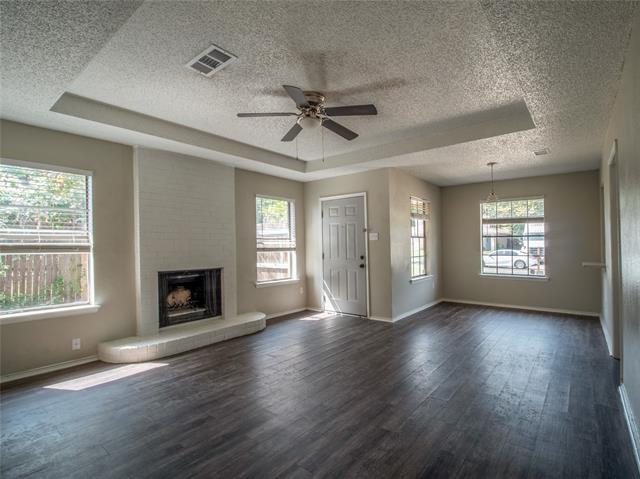 515 McQueary St in Arlington, TX - Building Photo