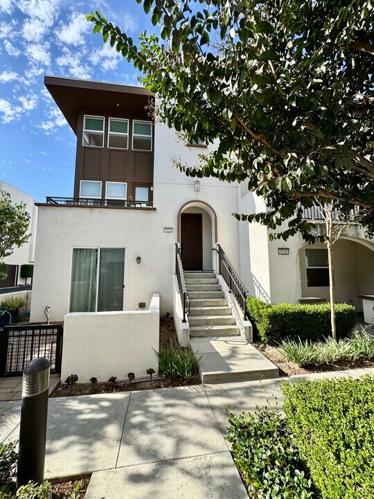 9212 Joshua Way in Downey, CA - Building Photo