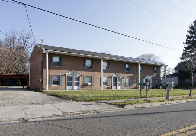 205 E Maple St in Hartville, OH - Building Photo - Building Photo