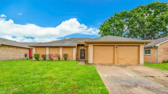 1911 Ripple Creek Dr in Missouri City, TX - Building Photo - Building Photo