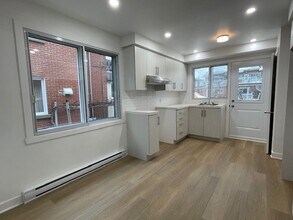 9705 Sackville Rue in Montréal, QC - Building Photo - Building Photo