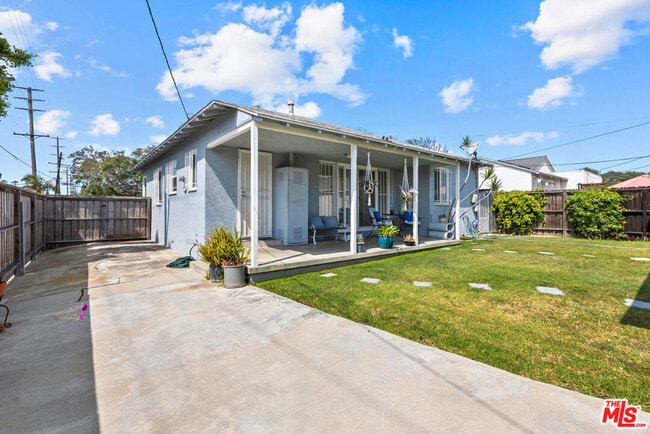 836 Appelby St in Los Angeles, CA - Building Photo - Building Photo