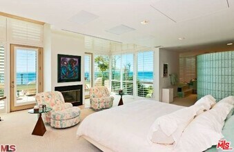 31709 Sea Level Dr in Malibu, CA - Building Photo - Building Photo