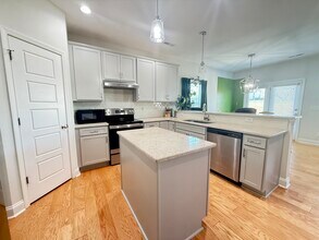3628 Contimental Sq in Kernersville, NC - Foto de edificio - Building Photo