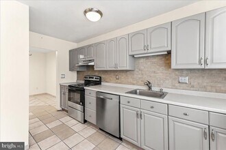 529 W Marshall St in West Chester, PA - Building Photo - Building Photo