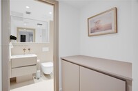 212 Collins Ave, Unit 15 in Miami Beach, FL - Building Photo - Building Photo