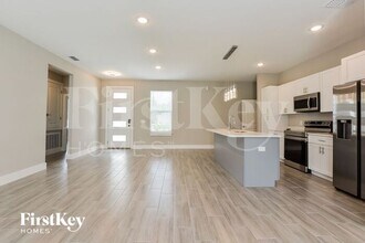 330 Athabasca Pl in Poinciana, FL - Building Photo - Building Photo