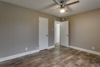 Manchester House Apartments in Denton, TX - Foto de edificio - Building Photo