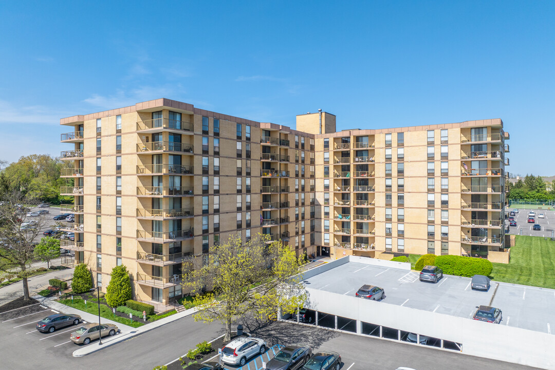 Plymouth Hill Condominiums in Plymouth Meeting, PA - Foto de edificio