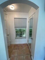 1018 W 47th St, Unit Studio in Miami Beach, FL - Building Photo