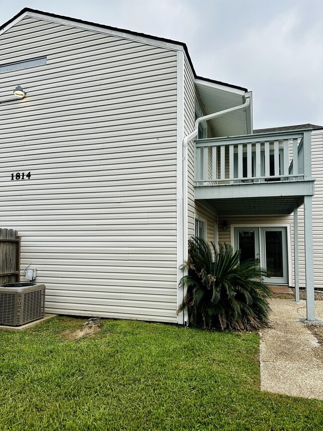 property at 1814 Fox Run Dr