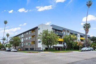 Gramercy Place Apartments in Los Angeles, CA - Building Photo - Building Photo
